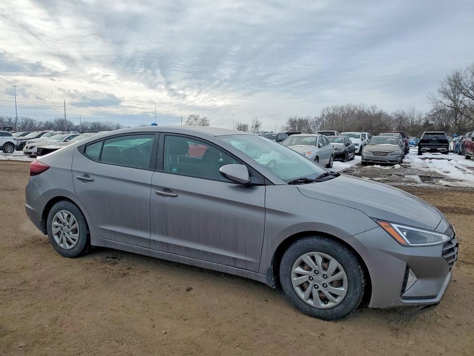 2020 HYUNDAI ELANTRA SE 4