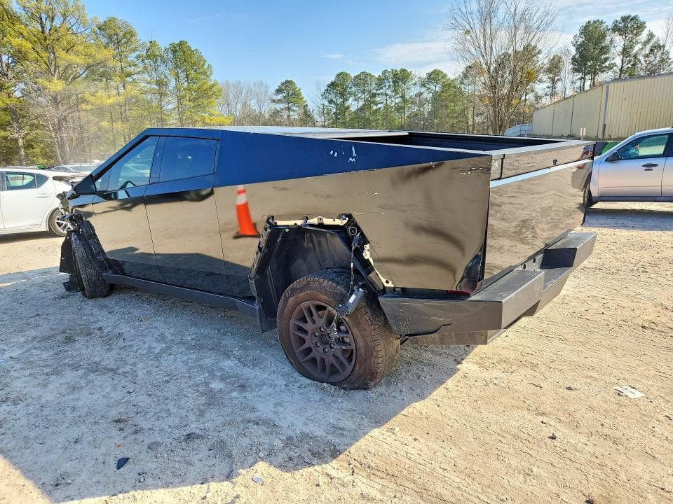 2025 TESLA CYBERTRUCK 2