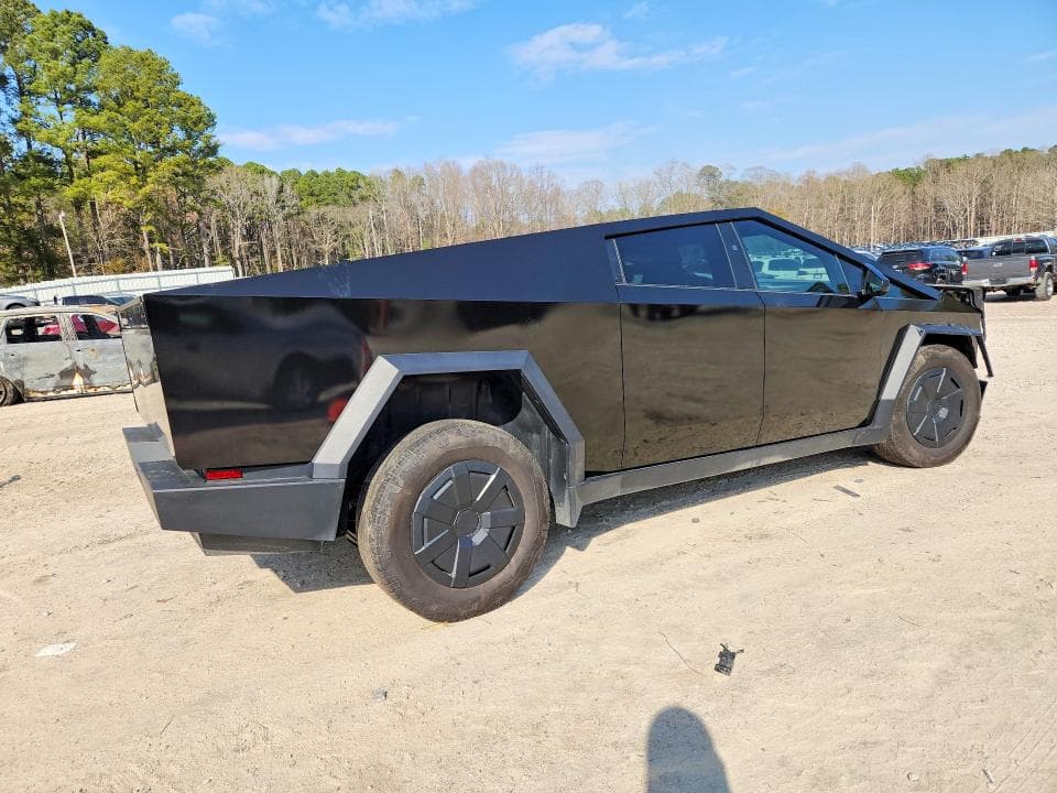 2025 TESLA CYBERTRUCK 3