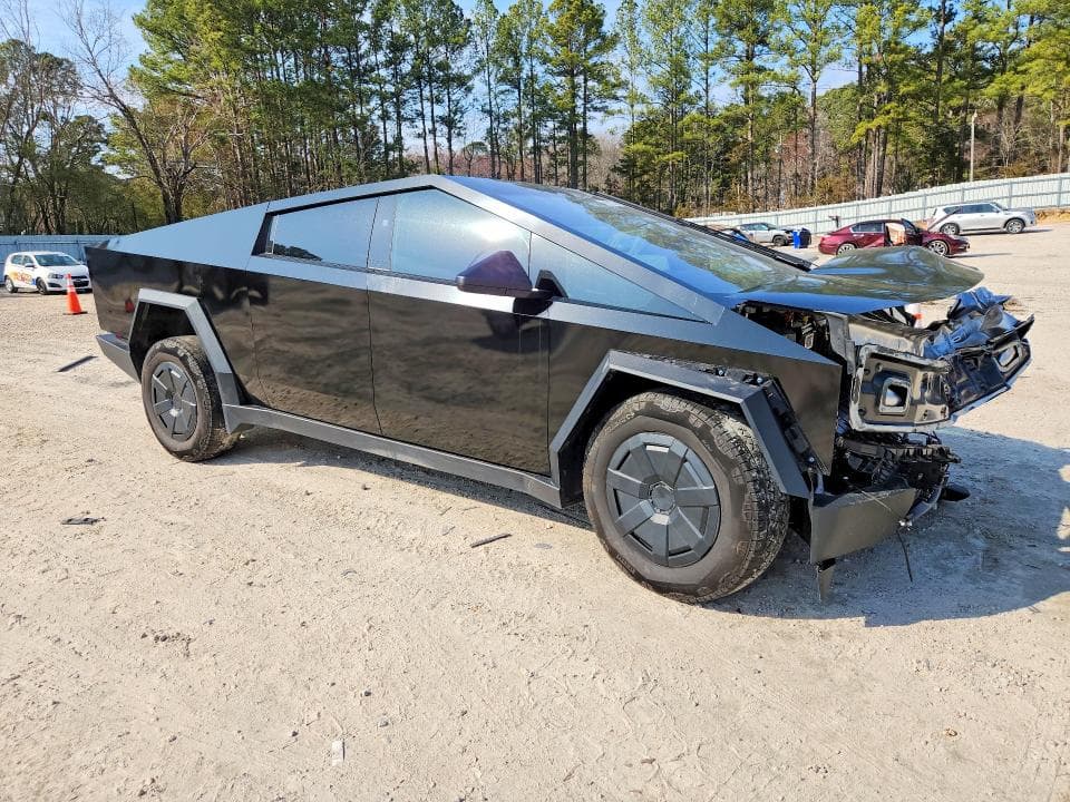 2025 TESLA CYBERTRUCK 4