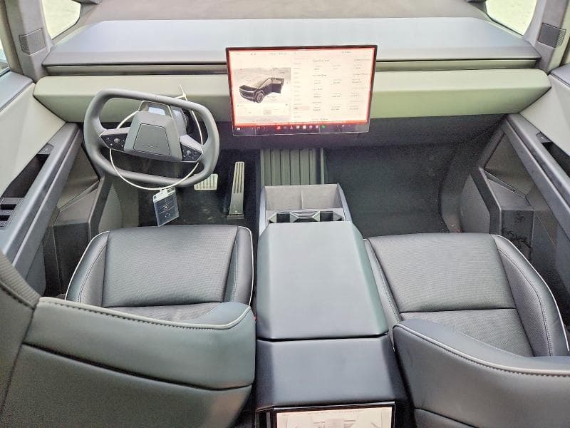 2025 TESLA CYBERTRUCK 8