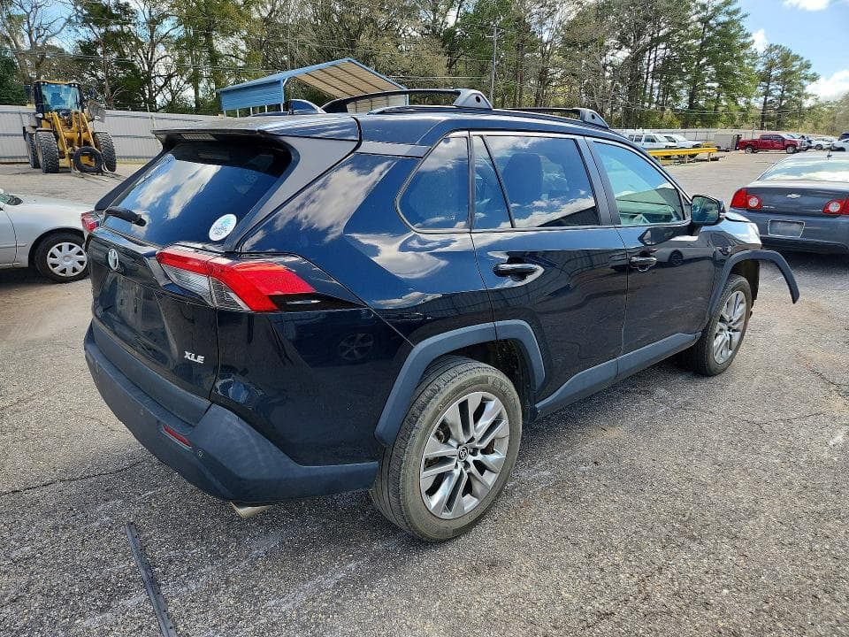 2023 TOYOTA RAV4 XLE PREMIUM 3