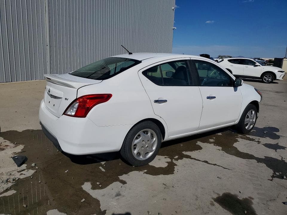 2018 NISSAN VERSA SV 3