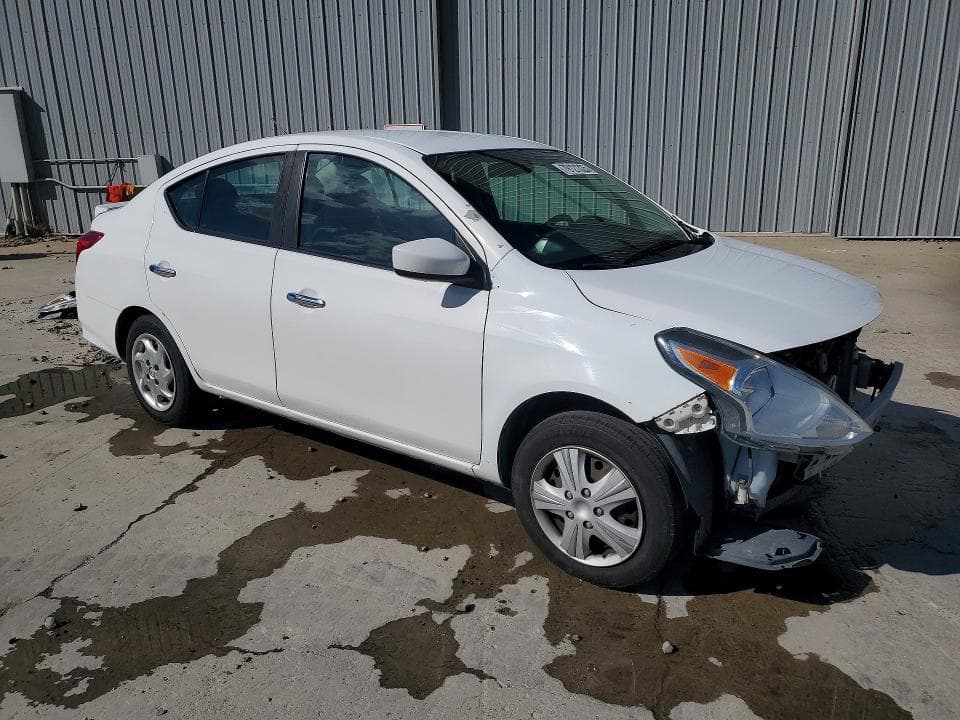 2018 NISSAN VERSA SV 4