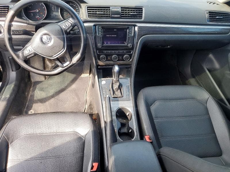 2018 VOLKSWAGEN PASSAT SE 8