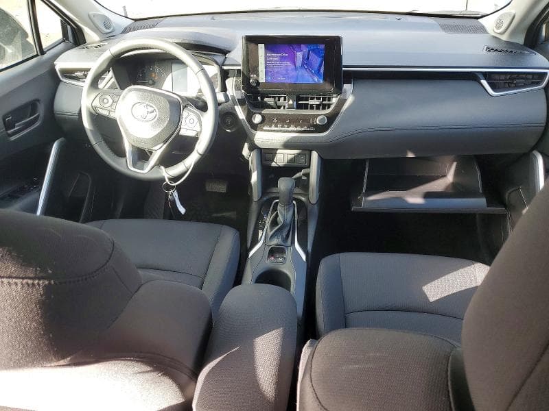 2025 TOYOTA COROLLA CROSS LE 8