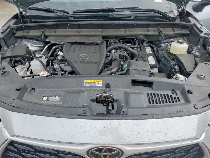 2025 TOYOTA HIGHLANDER XLE 11