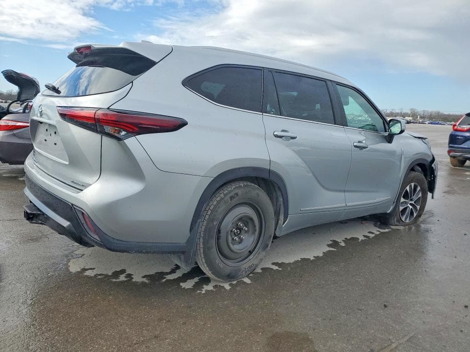 2025 TOYOTA HIGHLANDER XLE 3