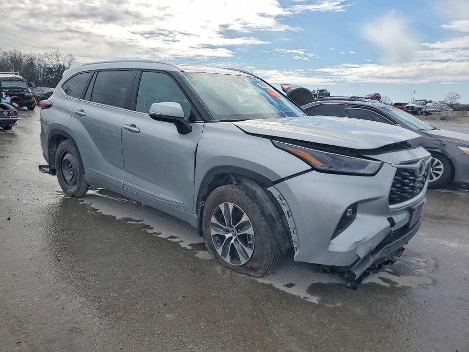 2025 TOYOTA HIGHLANDER XLE 4