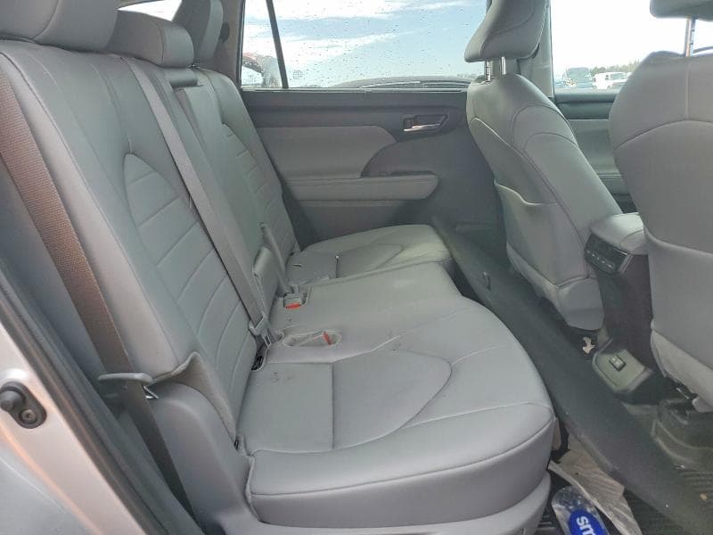 2025 TOYOTA HIGHLANDER XLE 10