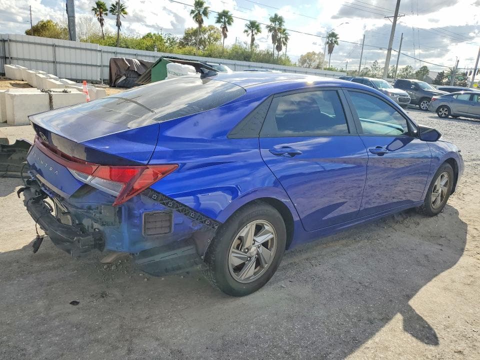 2024 HYUNDAI ELANTRA SE 3