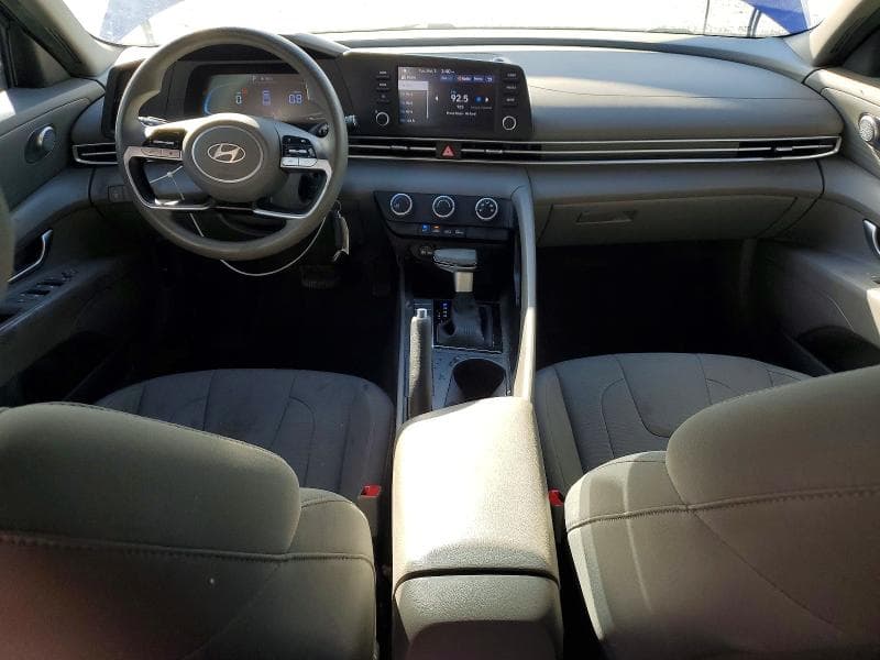 2024 HYUNDAI ELANTRA SE 8
