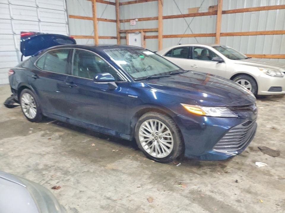 2020 TOYOTA CAMRY HYBRID XLE 4