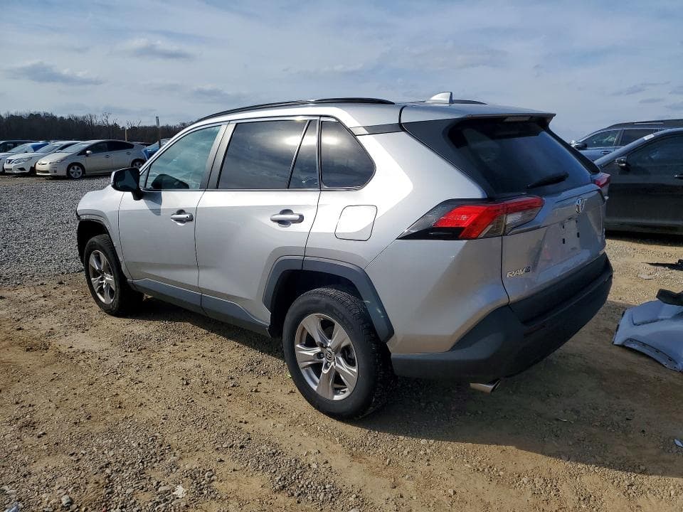 2022 TOYOTA RAV4 XLE 2