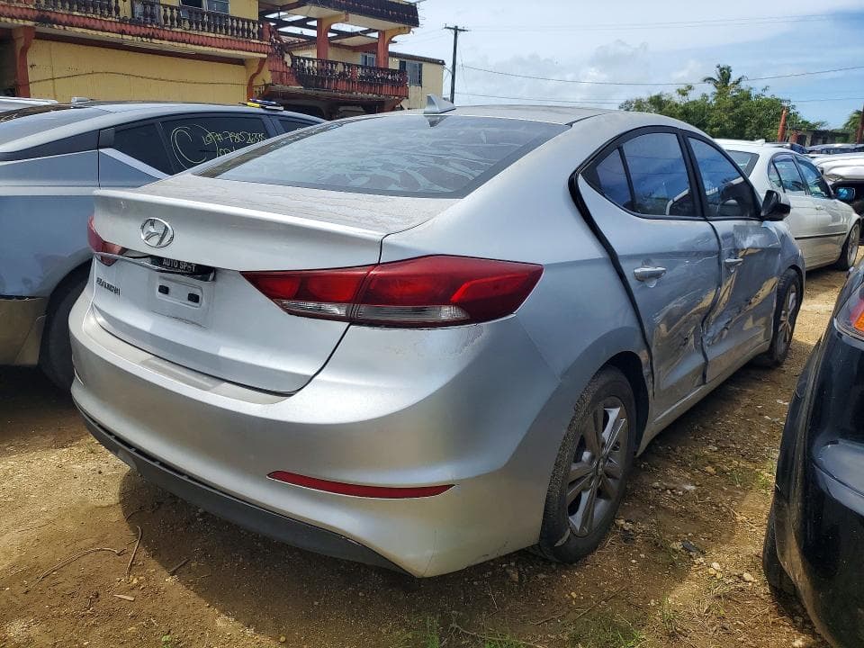 2018 HYUNDAI ELANTRA SE SE 3