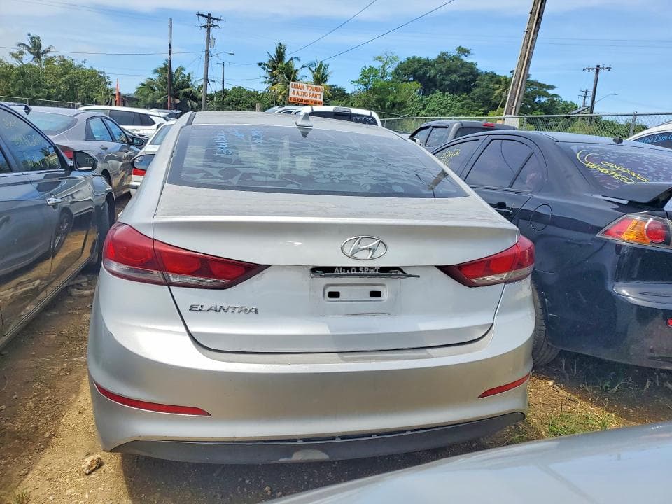 2018 HYUNDAI ELANTRA SE SE 6