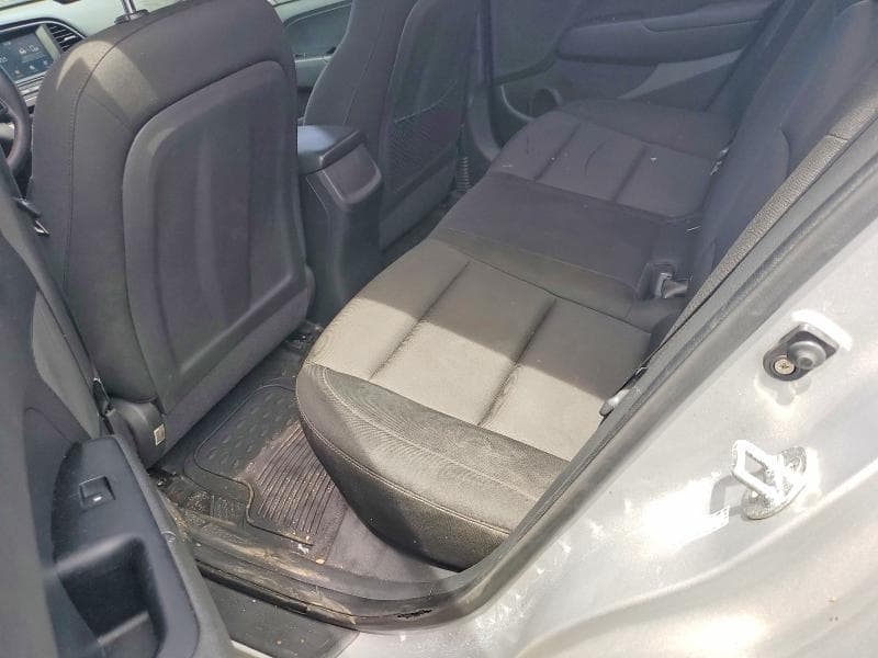 2018 HYUNDAI ELANTRA SE SE 10