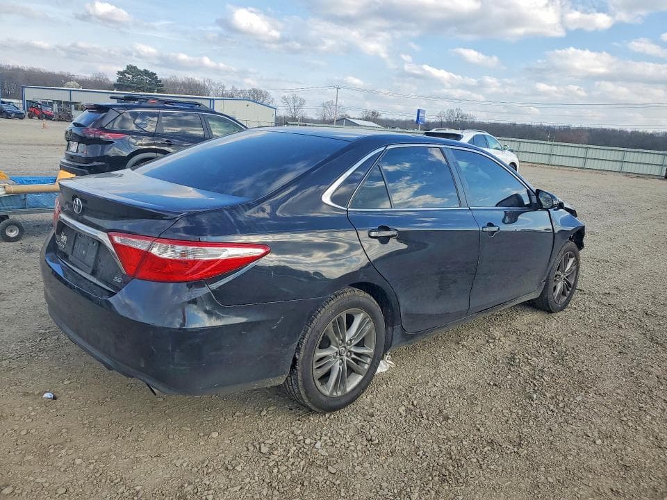 2017 TOYOTA CAMRY SE SE 3