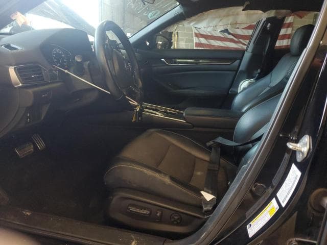 2018 FORD SEDAN 7