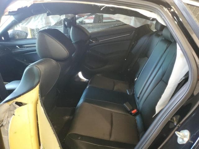 2018 FORD SEDAN 10