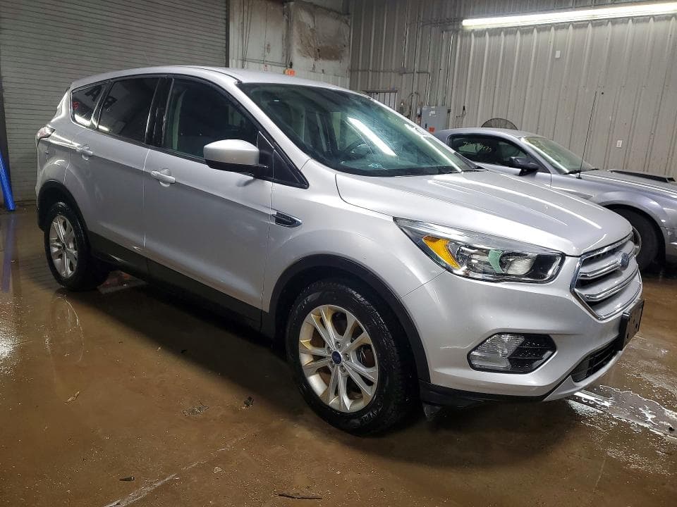 2017 FORD ESCAPE SE 4