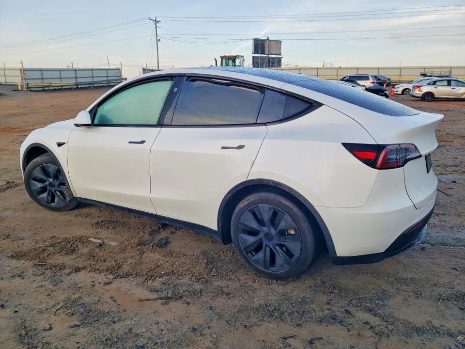 2024 TESLA MODEL Y 2