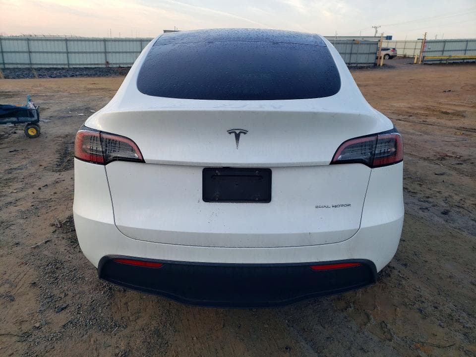 2024 TESLA MODEL Y 6