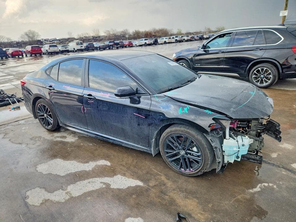 2025 TOYOTA CAMRY SE 4