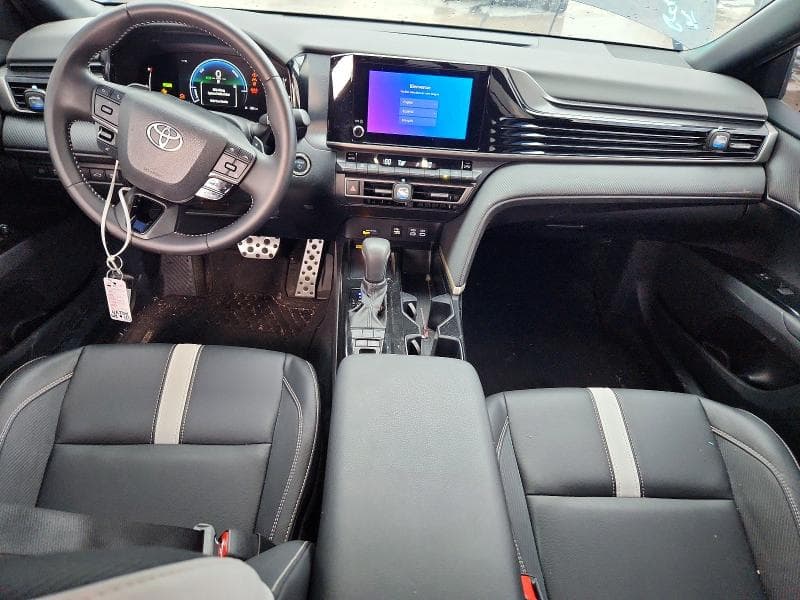2025 TOYOTA CAMRY SE 8
