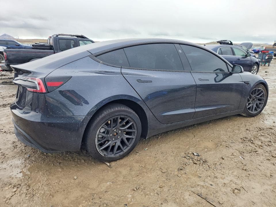 2025 TESLA MODEL 3 3