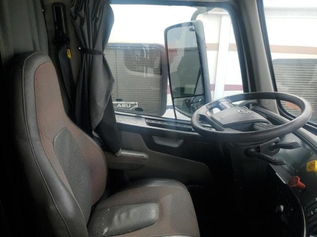 2019 VOLVO VNL SEMI TRUCK 5