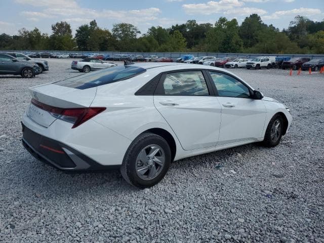 2024 HYUNDAI ELANTRA SE 3