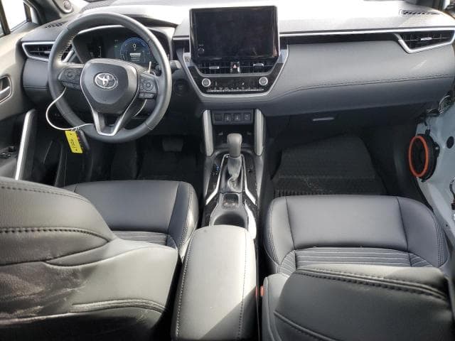 2025 TOYOTA COROLLA CROSS SE 8