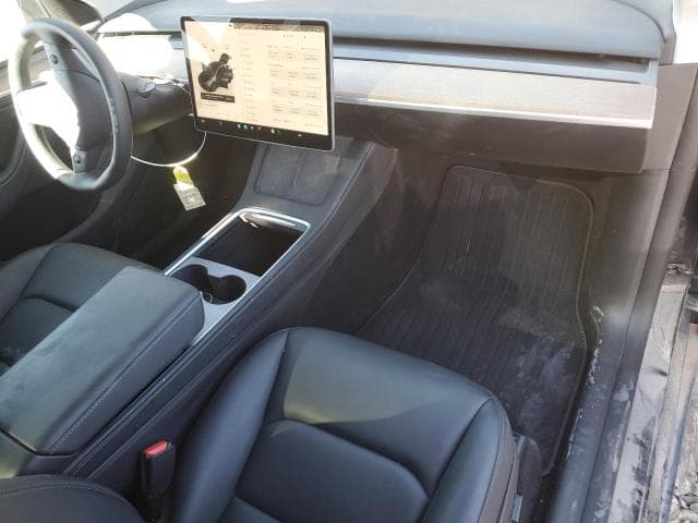 2025 TESLA MODEL Y 8