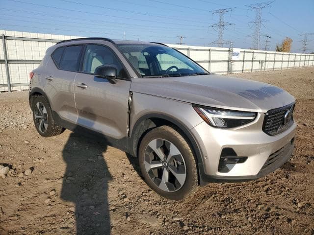 2024 VOLVO XC40 PLUS 4