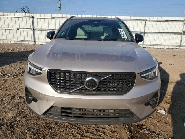2024 VOLVO XC40 PLUS 5