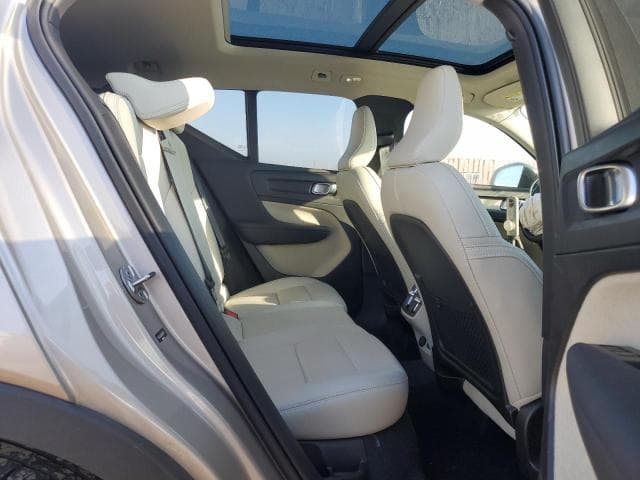 2024 VOLVO XC40 PLUS 10
