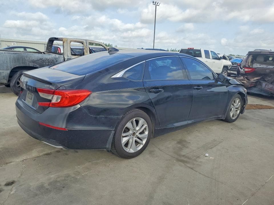 2018 HONDA ACCORD LX 3