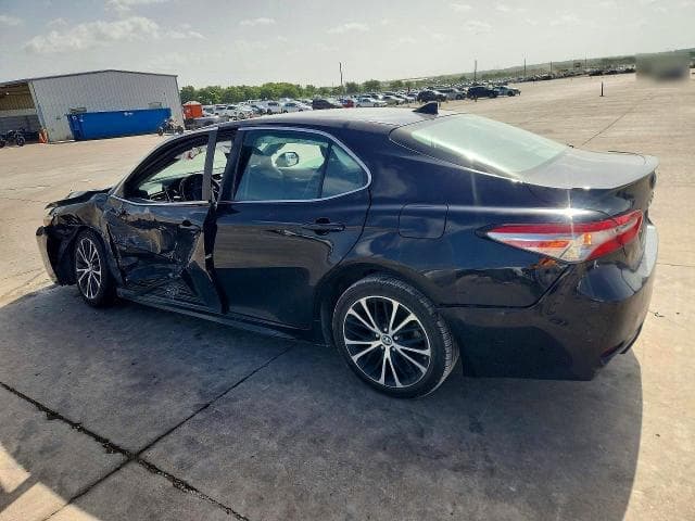 2019 TOYOTA CAMRY SE 2