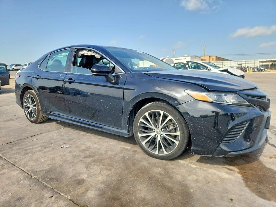 2019 TOYOTA CAMRY SE 4