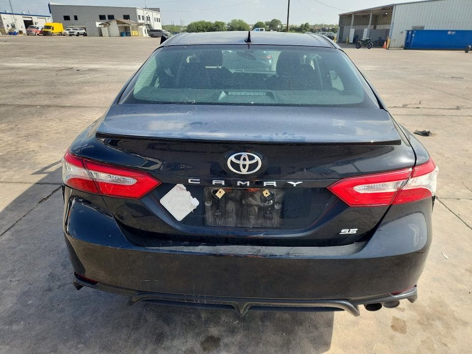 2019 TOYOTA CAMRY SE 6