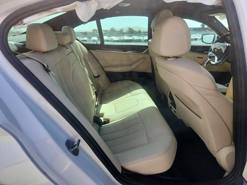 2022 BMW 530 XI 10