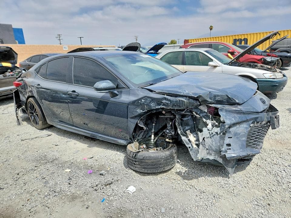 2025 TOYOTA CAMRY SE 4