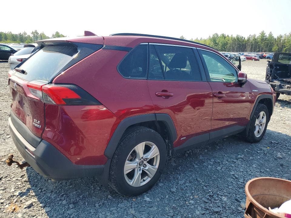 2021 TOYOTA RAV4 XLE 3