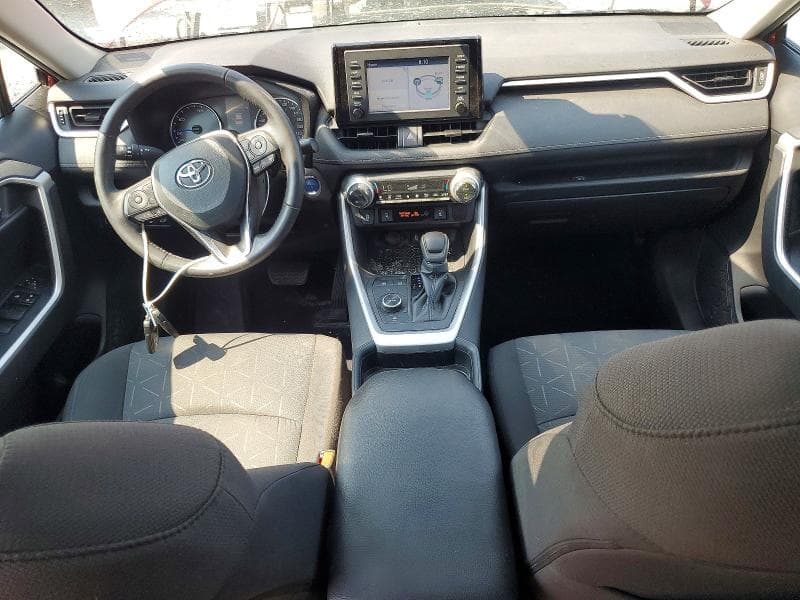 2021 TOYOTA RAV4 XLE 8