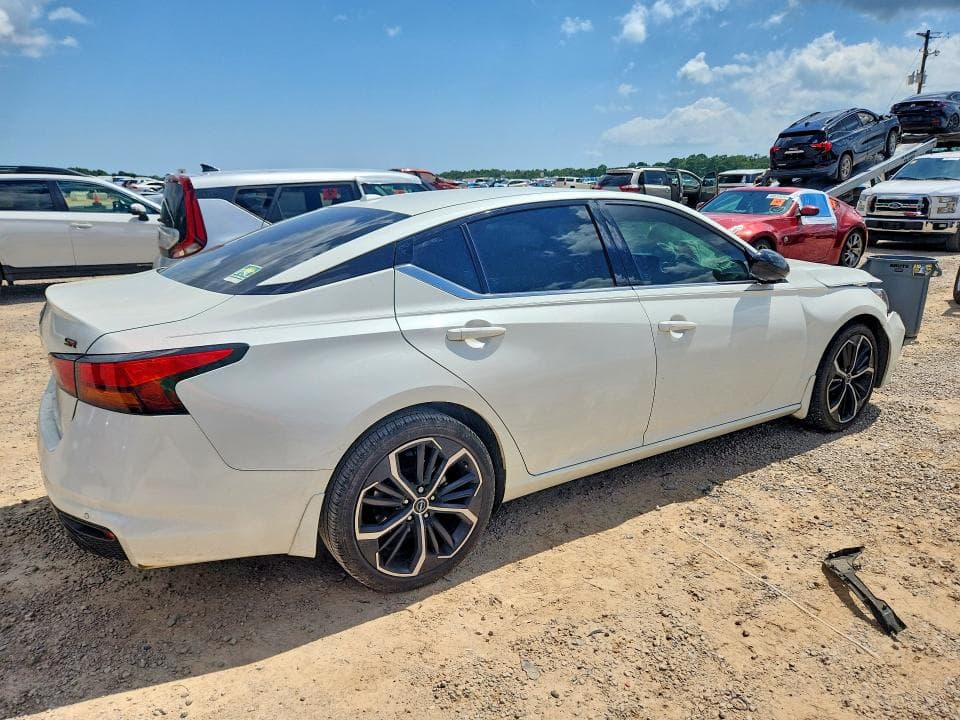 2024 NISSAN ALTIMA SR 3