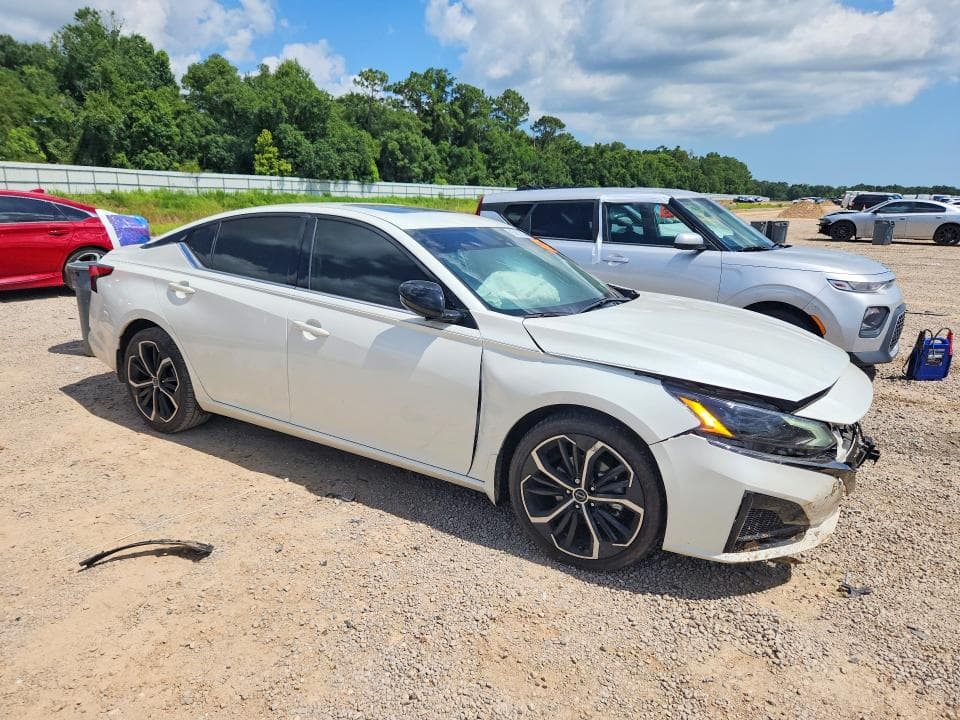 2024 NISSAN ALTIMA SR 4