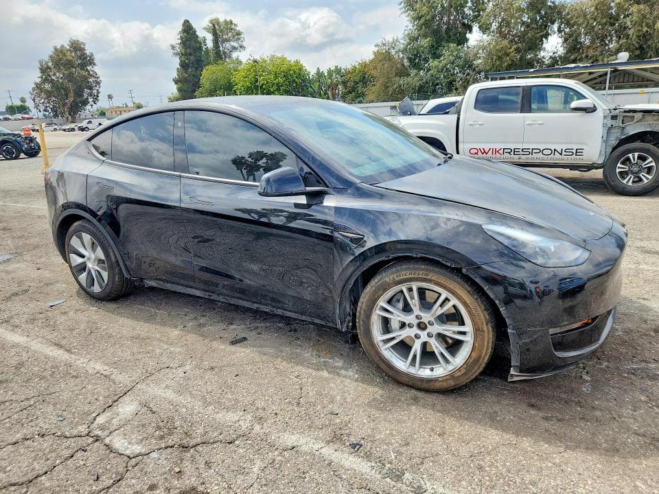 2023 TESLA MODEL Y 4