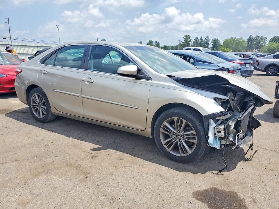 2017 TOYOTA CAMRY SE 4