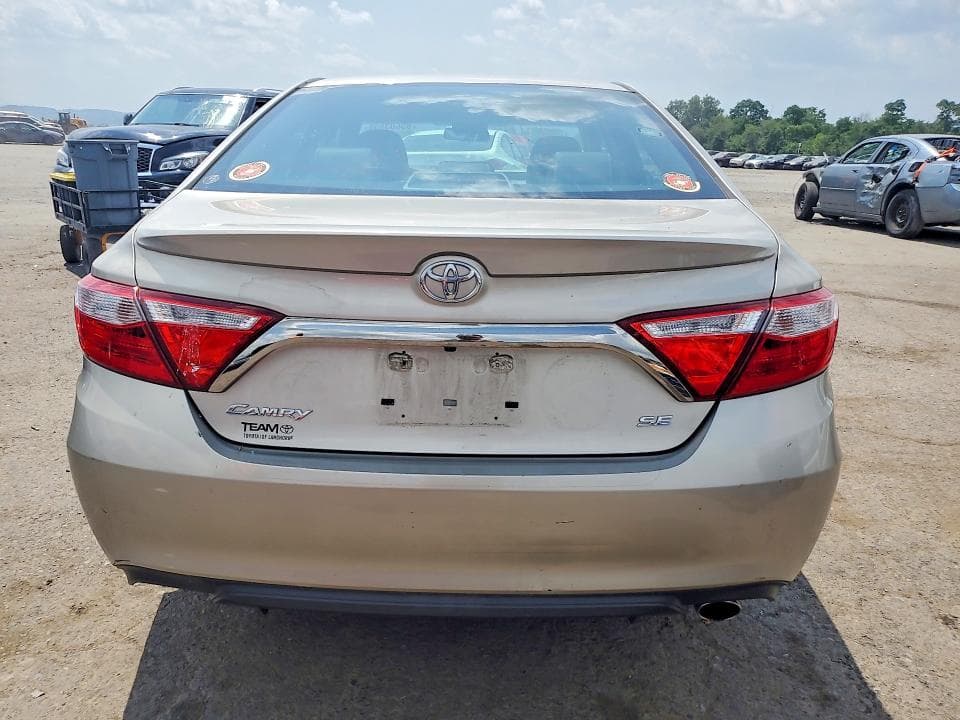 2017 TOYOTA CAMRY SE 6